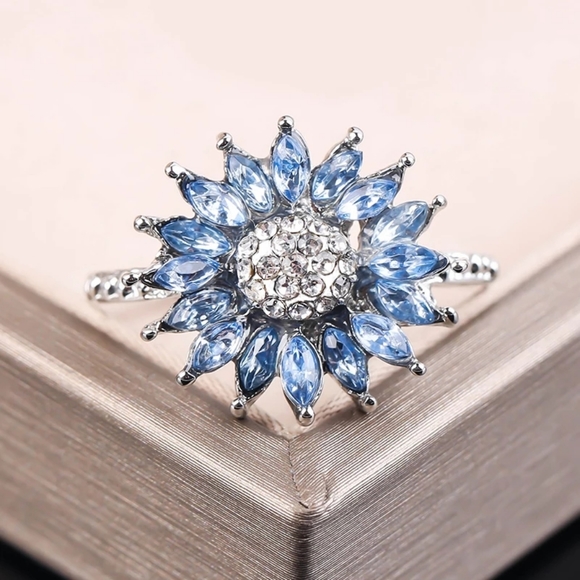 New Blue CZ Sun Flower Crystal Ring - Picture 5 of 6